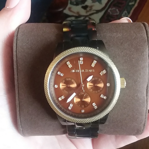 Michael Kors Tortoise Shell Watch with box - Picture 2 of 4